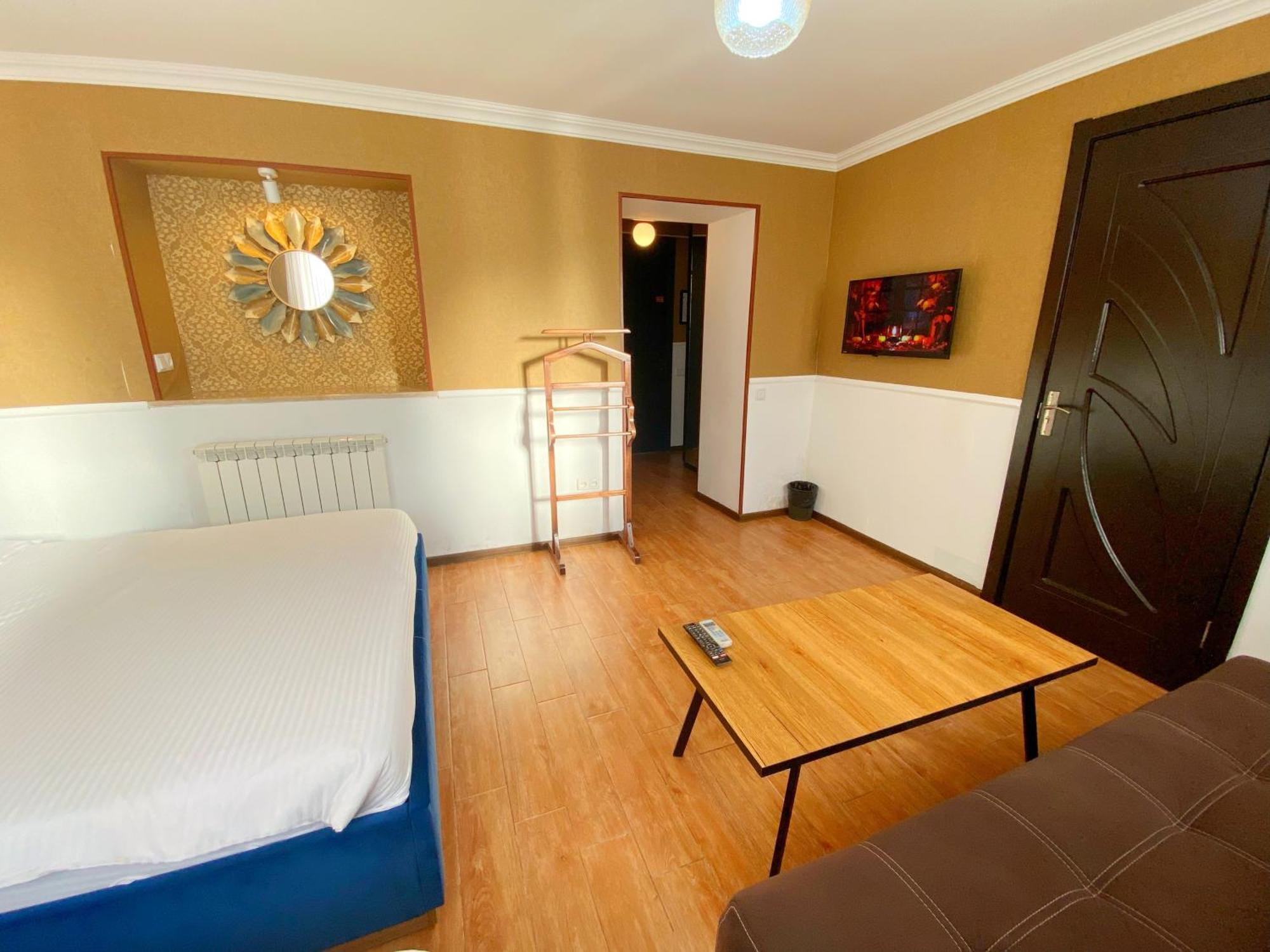 Hotel Orange クタイシ エクステリア 写真